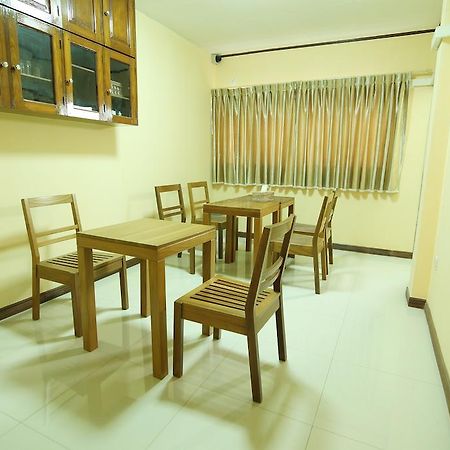 Hundred Moon Hotel Yangon Exterior foto