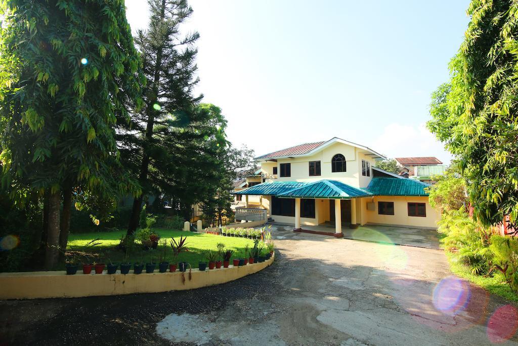 Hundred Moon Hotel Yangon Exterior foto