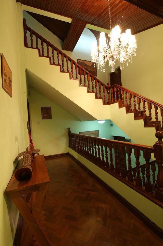 Hundred Moon Hotel Yangon Exterior foto