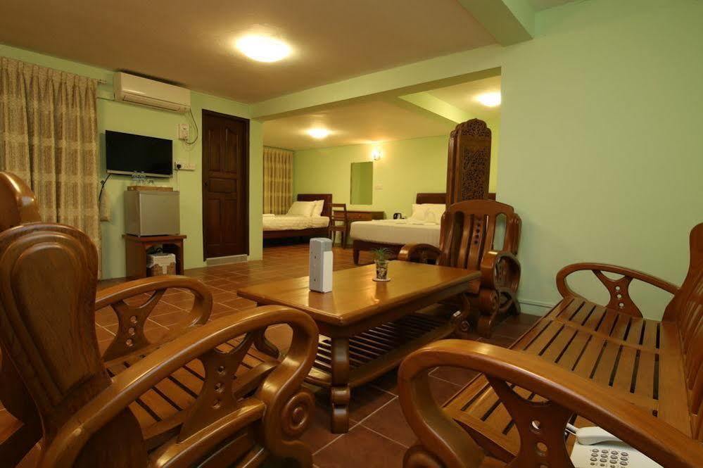 Hundred Moon Hotel Yangon Exterior foto